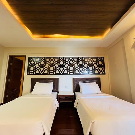 Alam Indah Beach Resort Бусуанга Экстерьер фото