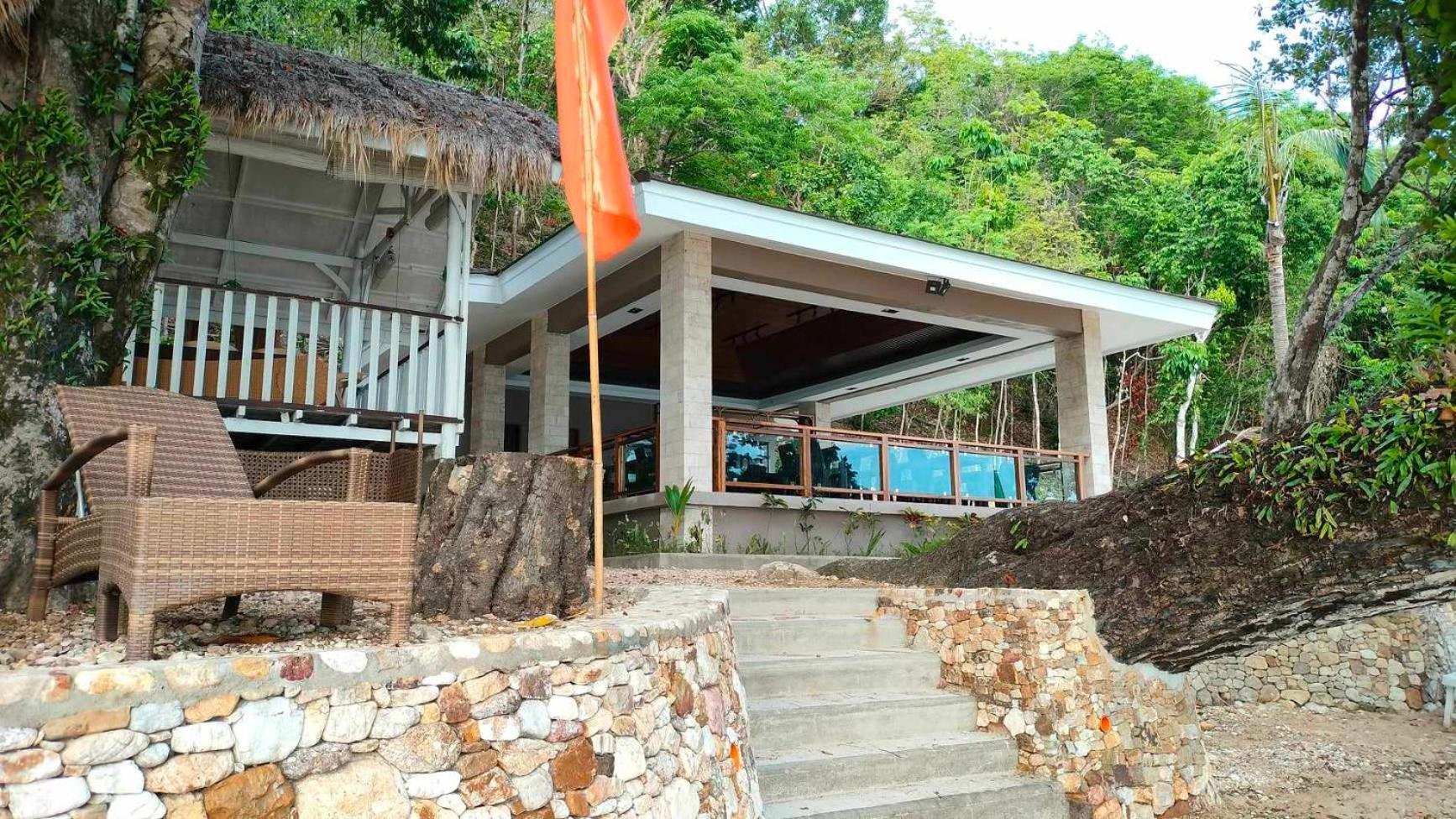 Alam Indah Beach Resort Бусуанга Экстерьер фото
