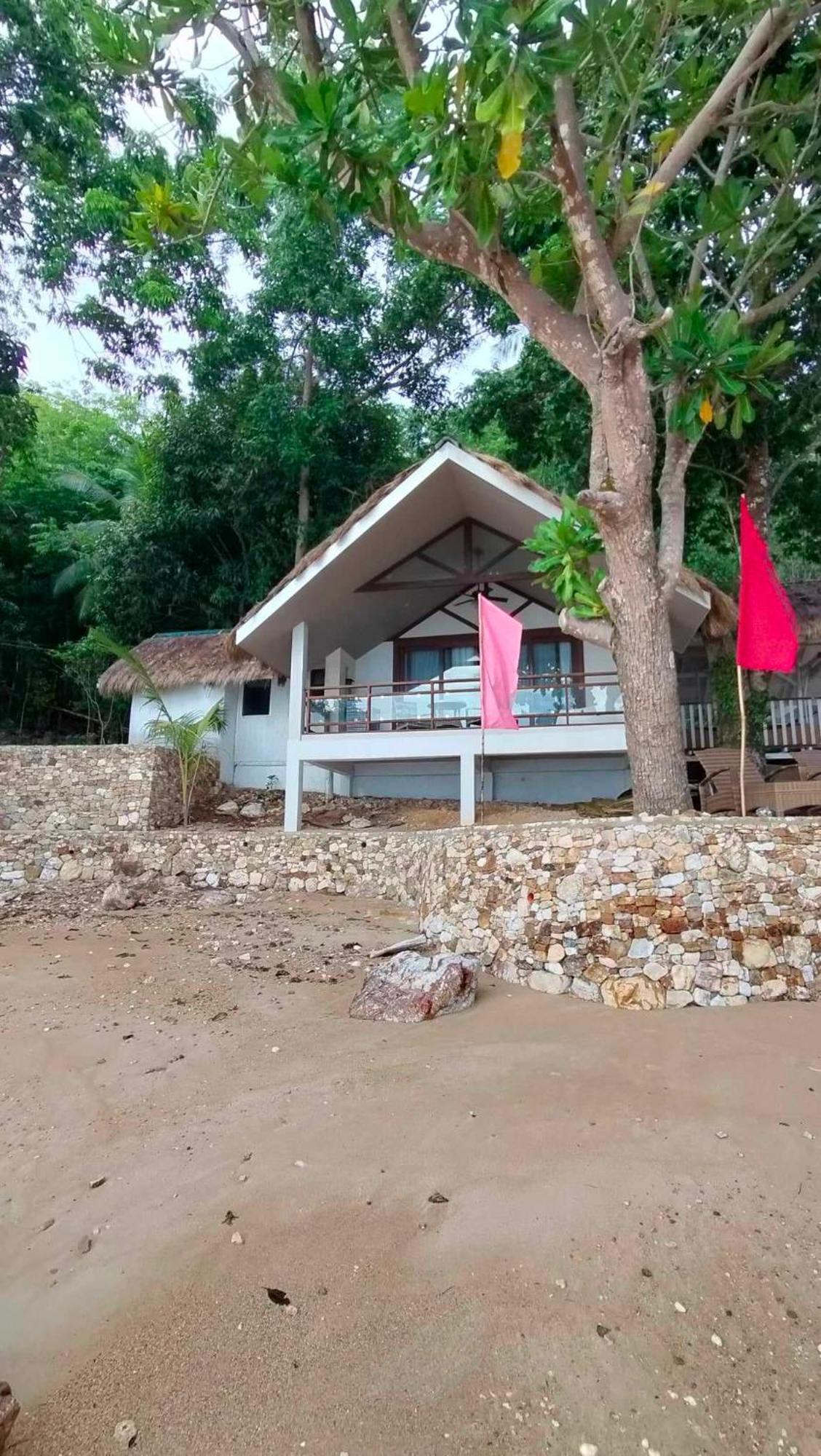 Alam Indah Beach Resort Бусуанга Экстерьер фото