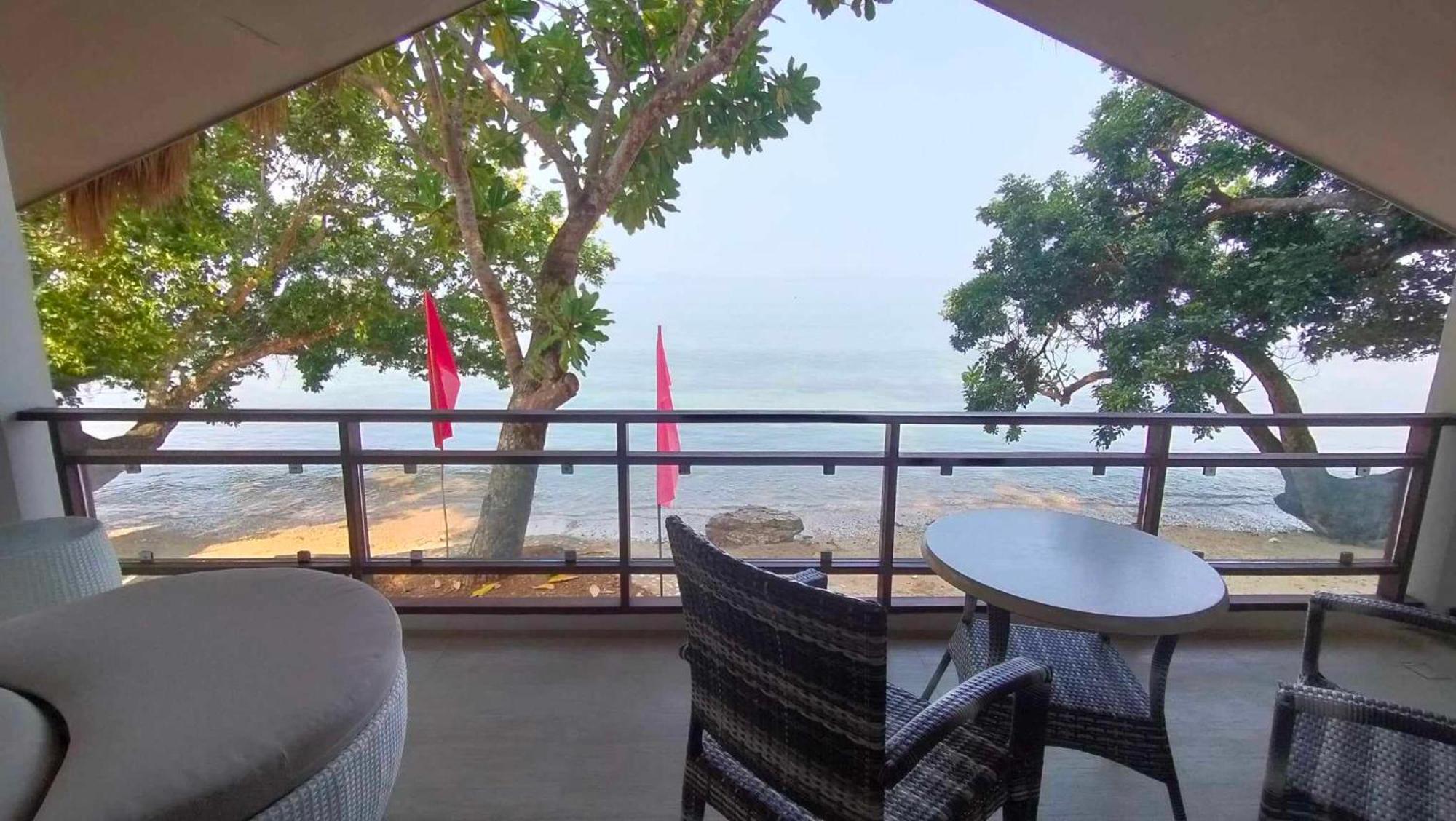 Alam Indah Beach Resort Бусуанга Экстерьер фото